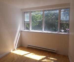 5841 Sherbrooke Street West — photo 3