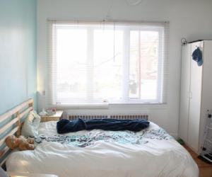 Dernière disponibilité à quelques minutes à pied du Cégep Garneau pour étudiant(e) non fumeur(euse), chauffé, éclairé, eau chaude et internet inclus, — photo 1