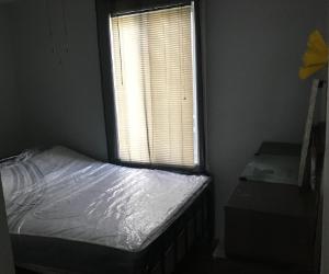 chambre privée en colocation persoonne tres tranquille centre ville rue st-francois est — photo 1