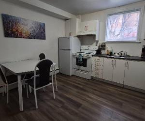 Voisine Université Laval au 1/2 ss près Cégep Garneau et Ste-Foy pour étudiant(e) non fumeur(euse) seulement, aucun animal permis, — photo 2