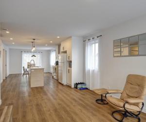 56 Rue Saint-Charles N — photo 2