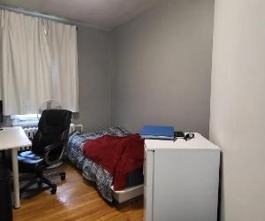 Près Cégep Ste-Foy et université pour étudiant(e) seulement immeuble non fumeur, aucun animal permis, dans appartement en colocation de 3 chambres — photo 1