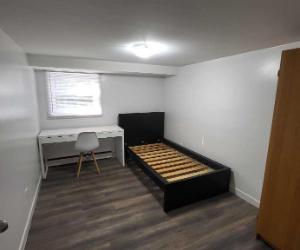 Près Cégep Ste-Foy et Université dans appartement au 1/2 s-sol, pour étudiant(e), immeuble non fumeur, aucun animal permis, à partager — photo 1