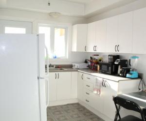 Près Cégep Garneau et Université pour étudiant(e) seulement immeuble non fumeur, aucun animal permis, dans appartement de 3 chambres au 2ième étage — photo 2