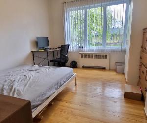A côté Cégep Garneau pour étudiant(e) non fumeur(euse), 590.$ par mois en formule tout inclus, chauffée, éclairée, eau chaude, internet wifi illimité, — photo 1