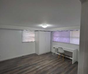 Voisin Université, Cégep Ste-Foy et St.Lawrence pour étudiant(e) dans appartement en colocation au rc, fraichement repeint, plancher de bois stratifié — photo 1
