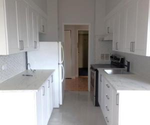 770 Chem. du Bord-du-Lac-Lakeshore — photo 1